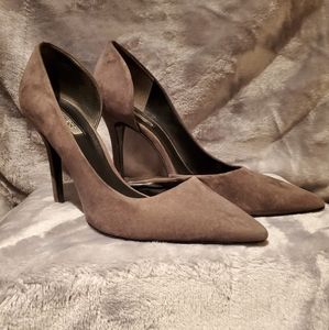 Grey Guess Suade Pumps 📦